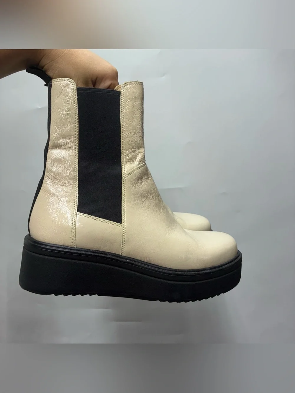Vagabond 10 Tara Ivory Patent Leather Chelsea Boots Chunky Platform Cream Tan
